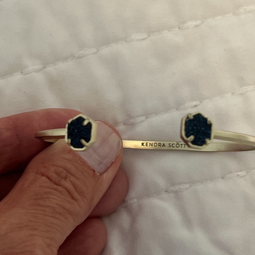 DARK BLUE KENDRA SCOTT BRACELET! NEVER WORN!